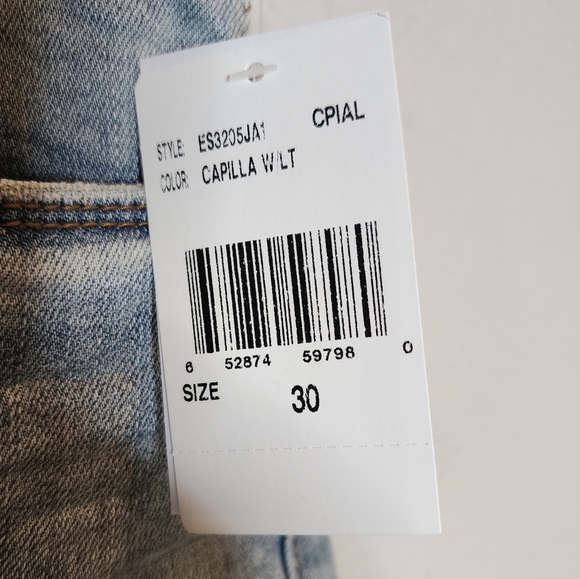 NWT STS Blue Aubrey lightwash distressed stretch denim shorts. Size 30 (10) - Picture 5 of 16